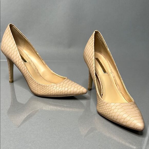 BCBGeneration Shoes - 🤎 BCBGeneration Nude Faux Snakeskin Pointed Toe Heels – Size 5.5
(A-1523)